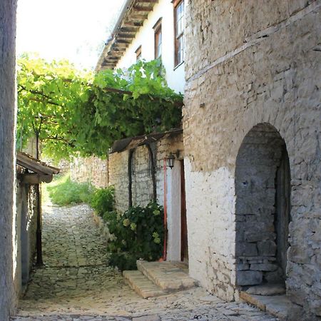 Guest House Toli Inside Berat Castle Exterior photo